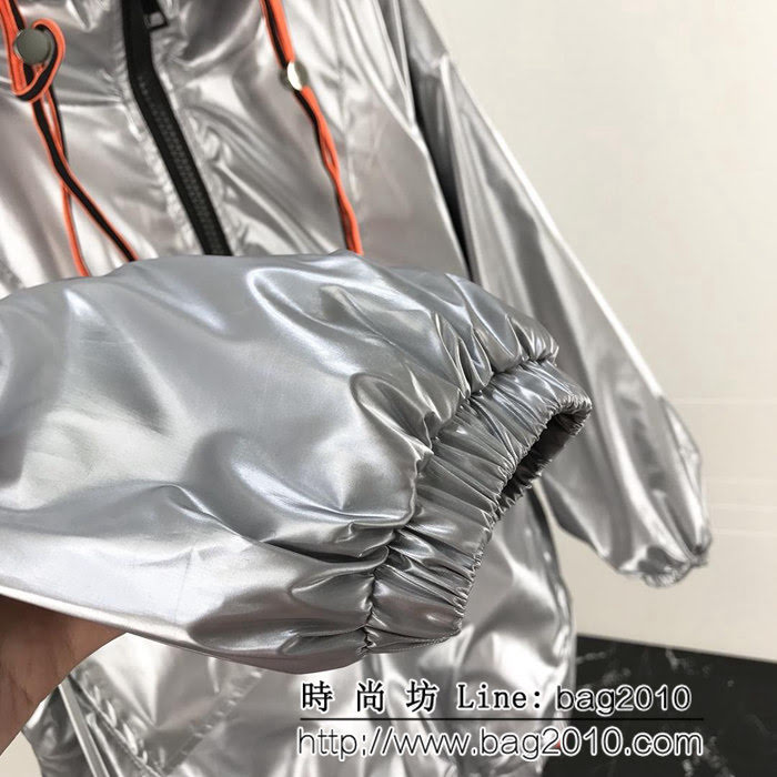 BURBERRY巴寶莉 18ss秋冬新款 銀色騎士 背後騎士刺繡圖案 薄棉衝鋒衣 OS版型 男女同款 ydi1617